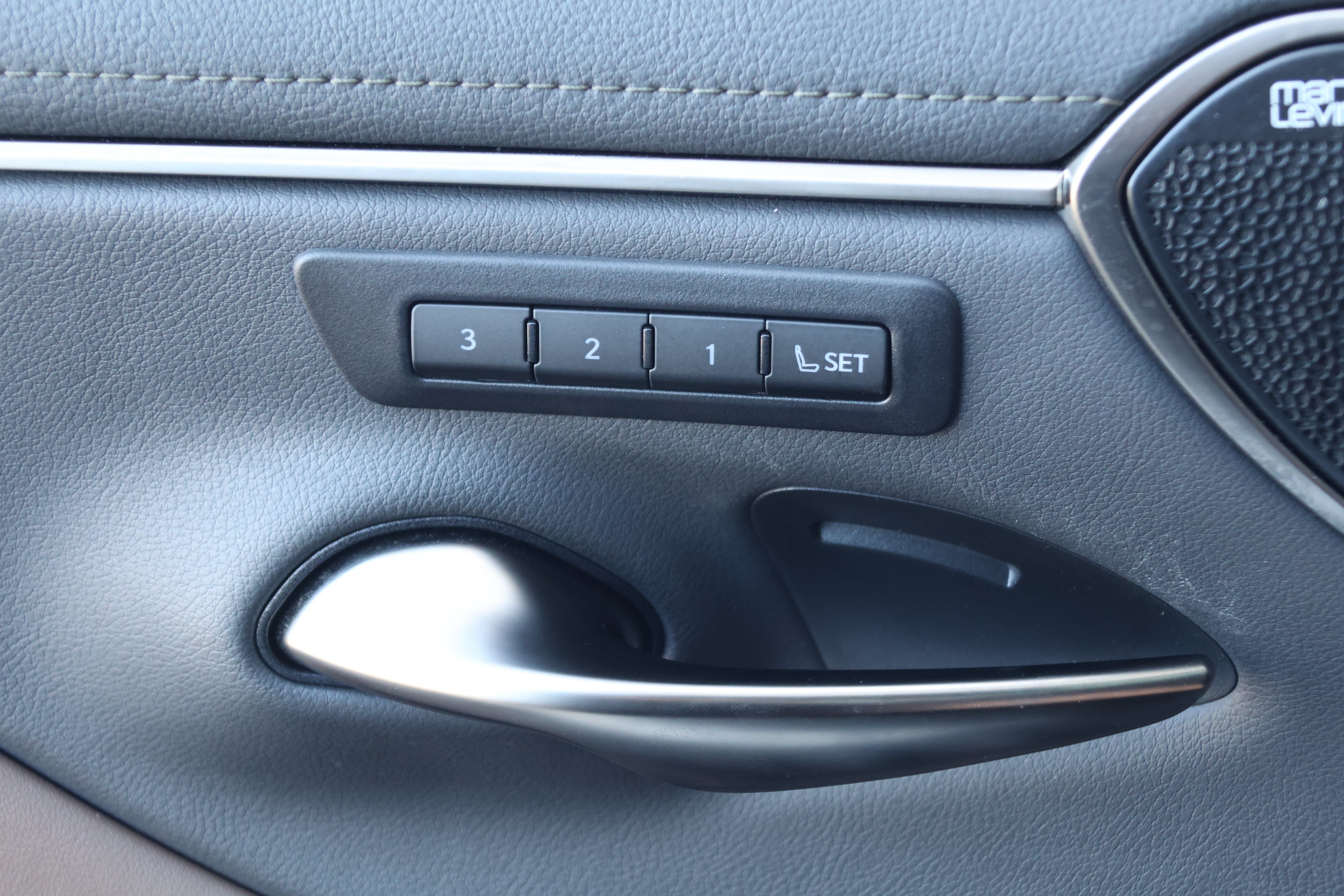 Used 2025 Lexus ES 350 Ultra Luxury w/ Accessory Package (Z2) FWD image 14