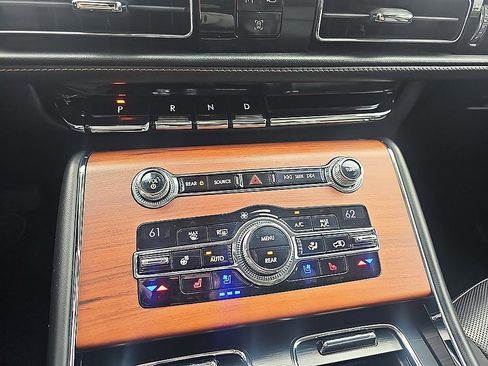 Used 2020 Lincoln Aviator Reserve w/ Elements Package Plus AWD/4WD image 25