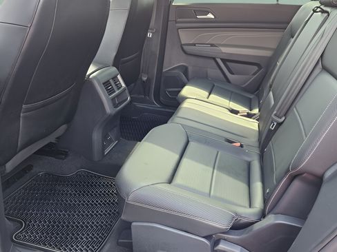 Certified 2022 Volkswagen Atlas Cross Sport SE FWD image 9