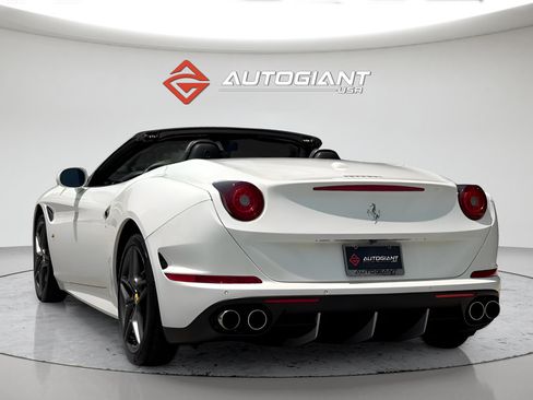 Used 2015 Ferrari California T RWD image 15