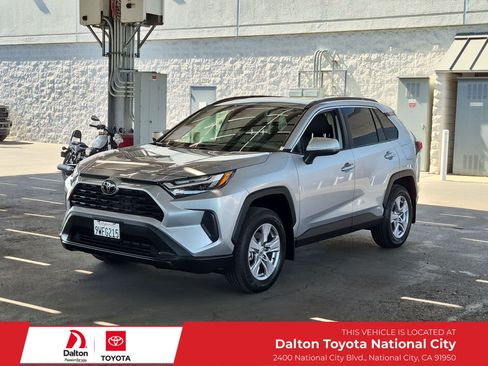 Used 2025 Toyota RAV4 XLE AWD/4WD image 1