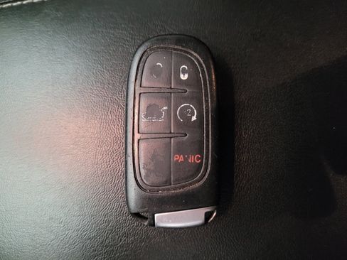 Used 2019 Jeep Cherokee Limited FWD image 32