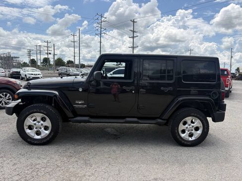 Used 2015 Jeep Wrangler Unlimited Sahara w/ Connectivity Group AWD/4WD image 4
