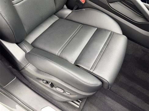 Used 2022 Porsche Cayenne image 45