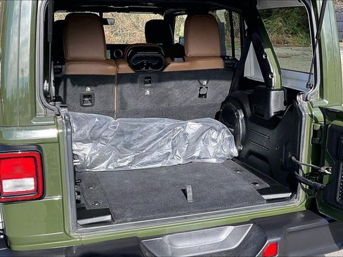 Certified 2022 Jeep Wrangler Unlimited Sahara w/ Cold Weather Group AWD/4WD image 31