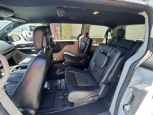 Used 2019 Dodge Grand Caravan SXT FWD image 16