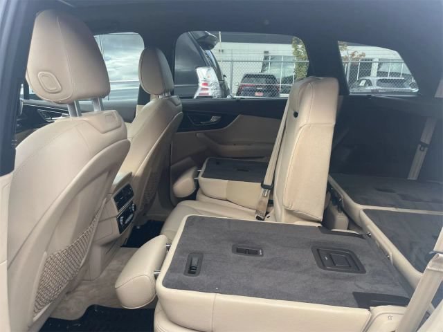 Used 2017 Audi Q7 3.0T Prestige AWD/4WD image 4