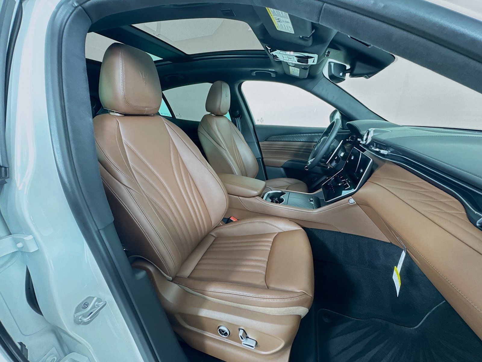 Used 2025 Maserati Grecale GT AWD/4WD image 28