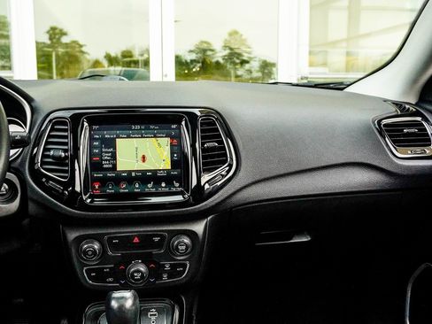 Used 2017 Jeep Compass Limited w/ Navigation Group image 18