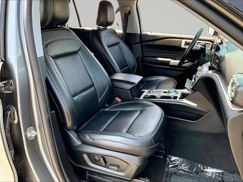 Certified 2022 Ford Explorer XLT w/ Equipment Group 202A AWD/4WD image 30