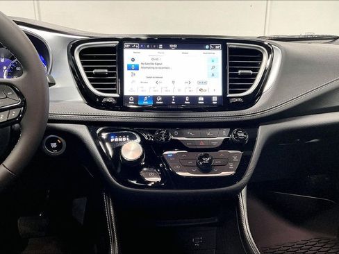 New 2026 Chrysler Pacifica Limited w/ S Appearance Package image 17