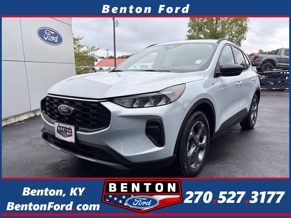 Used 2025 Ford Escape ST-Line FWD image 1