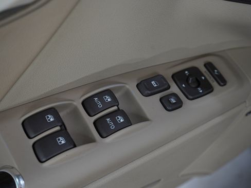 Used 2010 Hyundai Azera Limited image 19