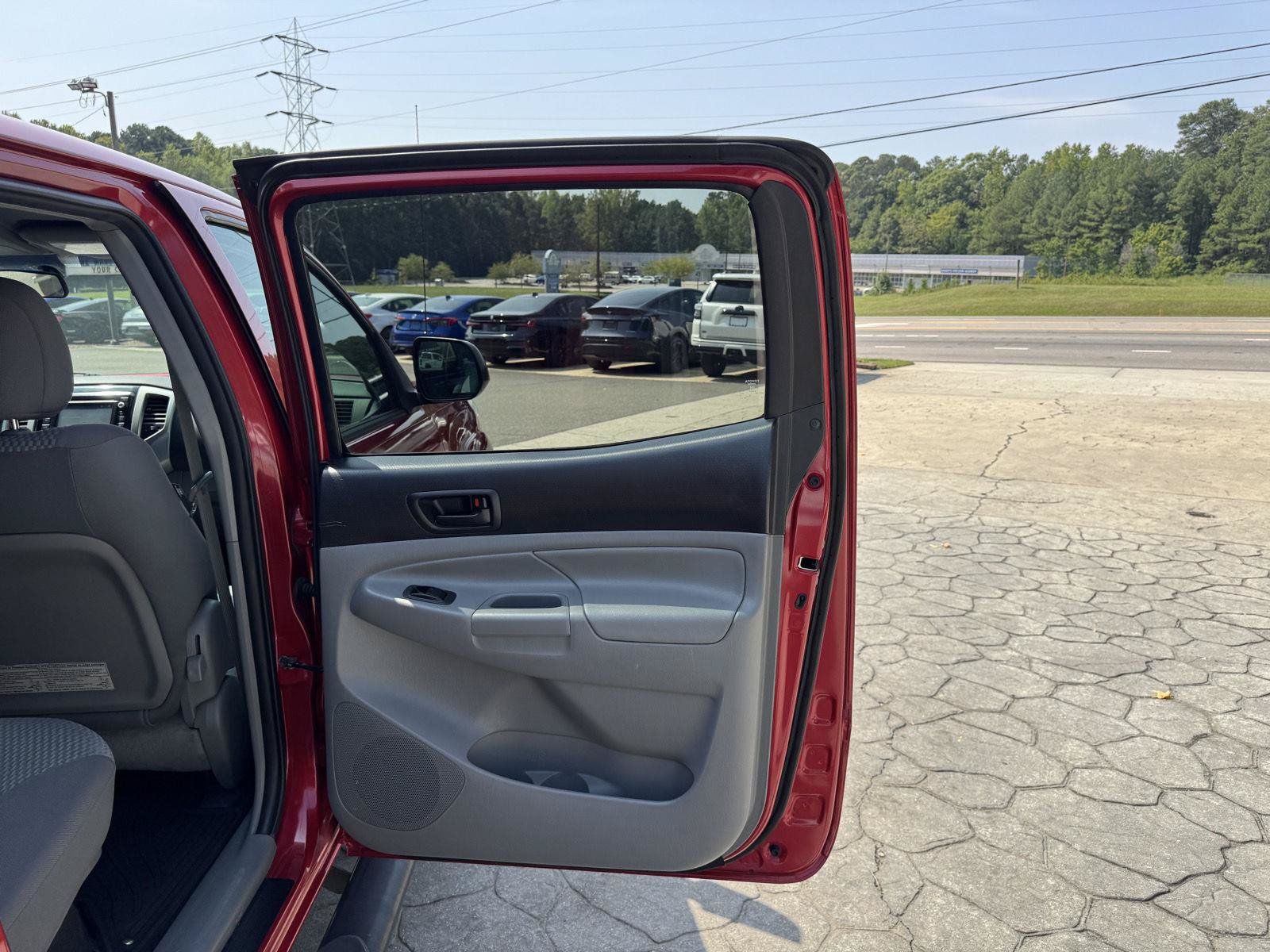 Used 2014 Toyota Tacoma 4x4 Double Cab w/ SR5 Package image 14