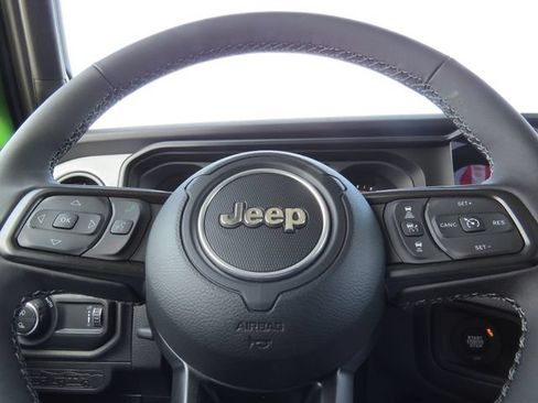 Used 2025 Jeep Gladiator Sport AWD/4WD image 15