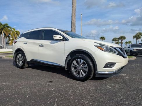 Used 2018 Nissan Murano SL w/ Moonroof Package image 2
