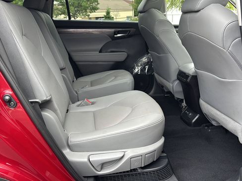 Used 2020 Toyota Highlander Limited AWD/4WD image 15