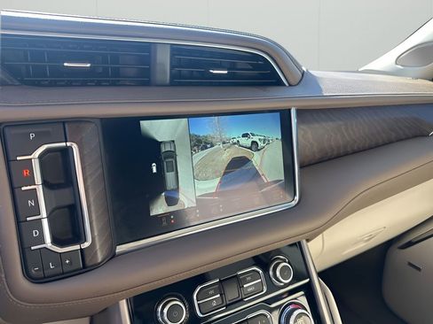 Used 2024 GMC Yukon XL Denali w/ Advanced Technology Package image 36