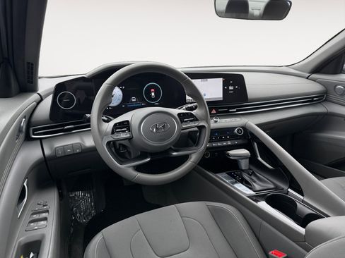 Used 2023 Hyundai Elantra SEL w/ Convenience Package image 15