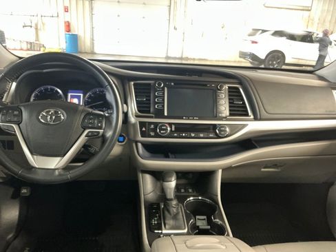Certified 2018 Toyota Highlander XLE image 16