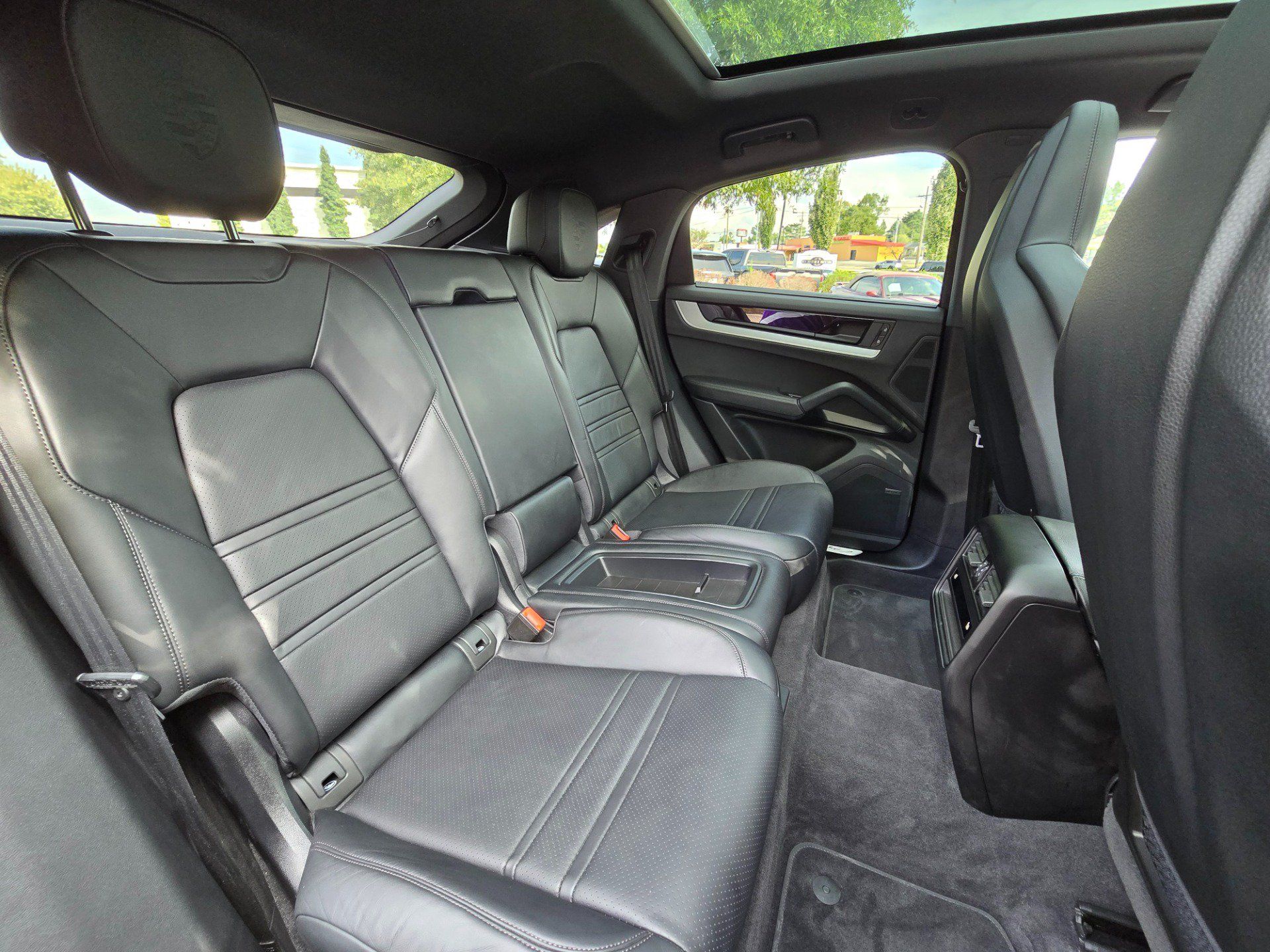 Used 2025 Porsche Cayenne Coupe AWD/4WD image 18
