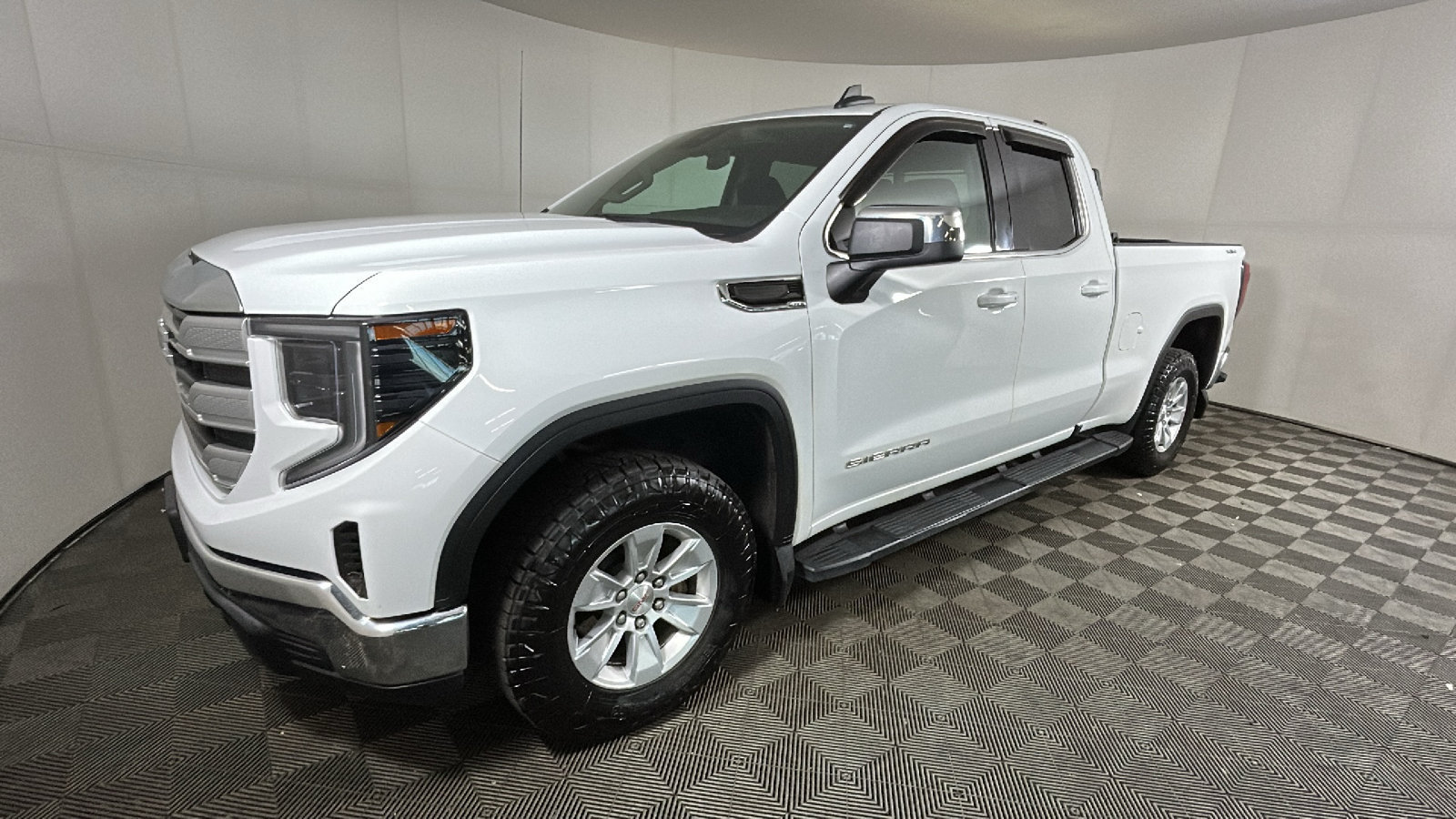 Used 2023 GMC Sierra 1500 SLE AWD/4WD image 7