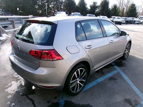 Used 2016 Volkswagen Golf SE w/ Lighting Package image 3