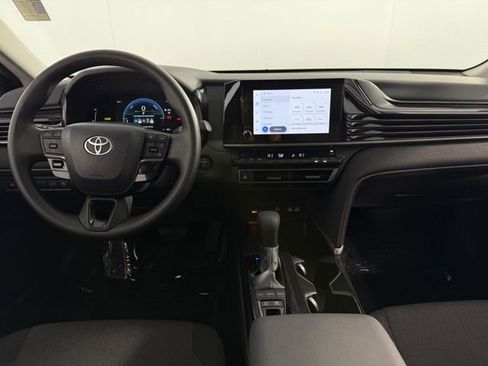 Used 2025 Toyota Camry LE w/ Convenience Package image 24