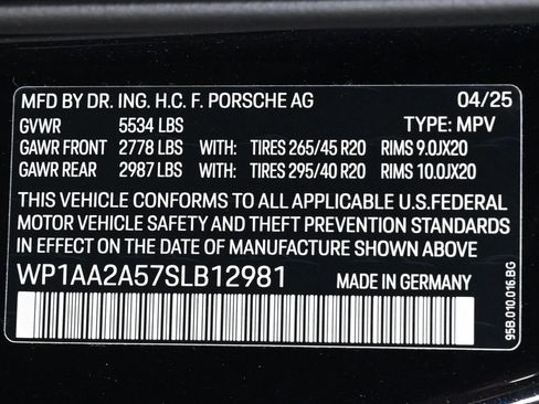 Certified 2025 Porsche Macan image 27