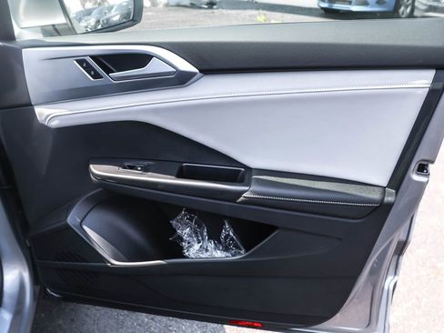 New 2025 Volkswagen Taos SE image 44