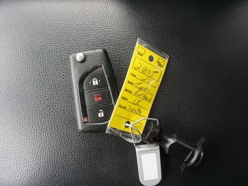 Used 2025 Toyota RAV4 LE AWD/4WD image 31