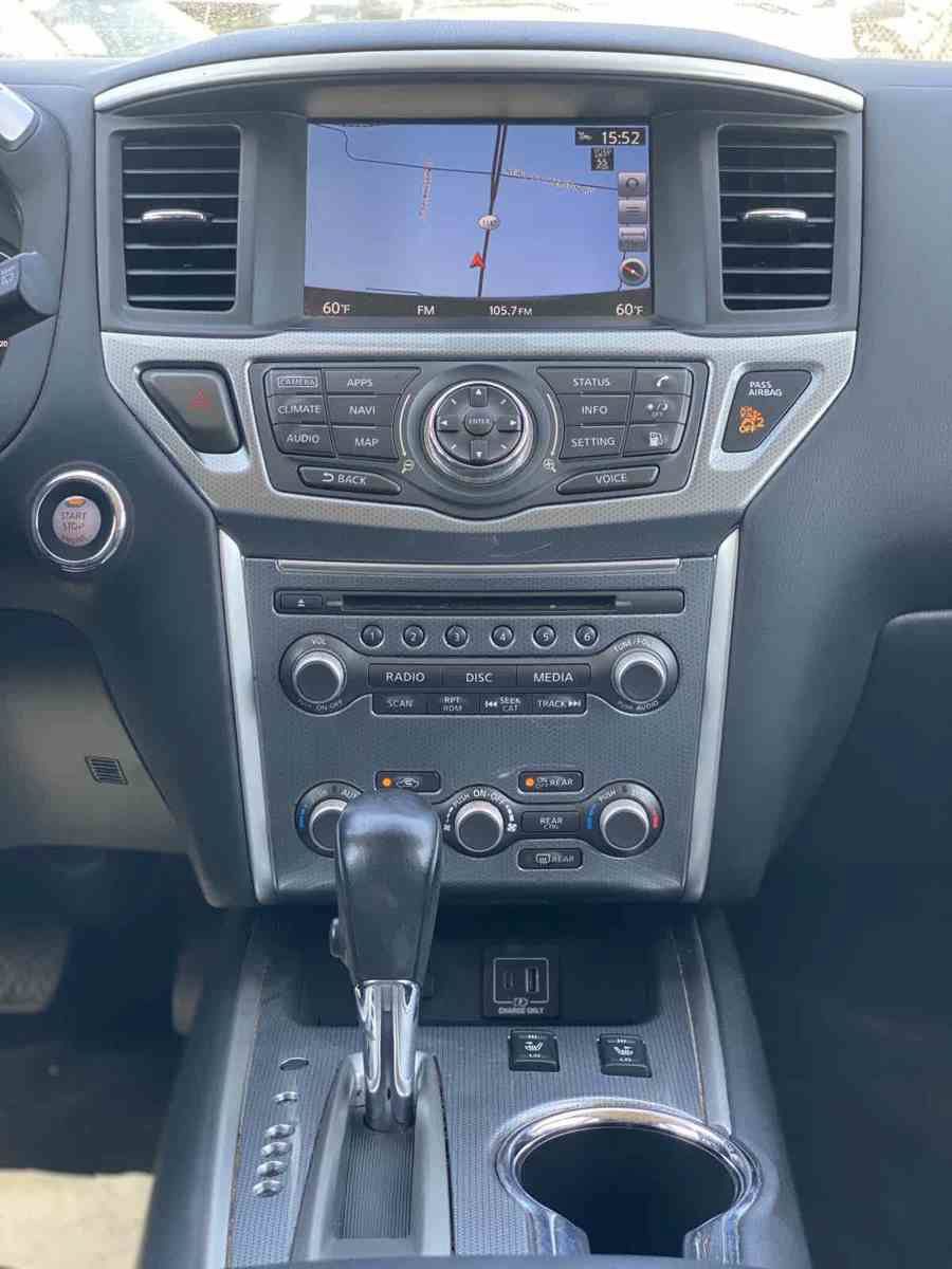 Used 2019 Nissan Pathfinder SL FWD image 12