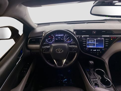 Used 2020 Toyota Camry XLE FWD image 17