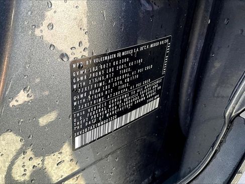 Used 2021 Volkswagen Tiguan SE image 32