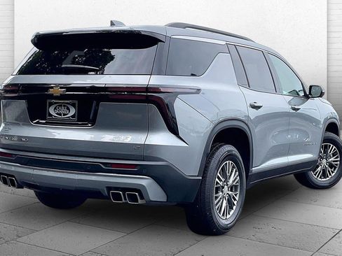 Used 2024 Chevrolet Traverse LT AWD/4WD image 14