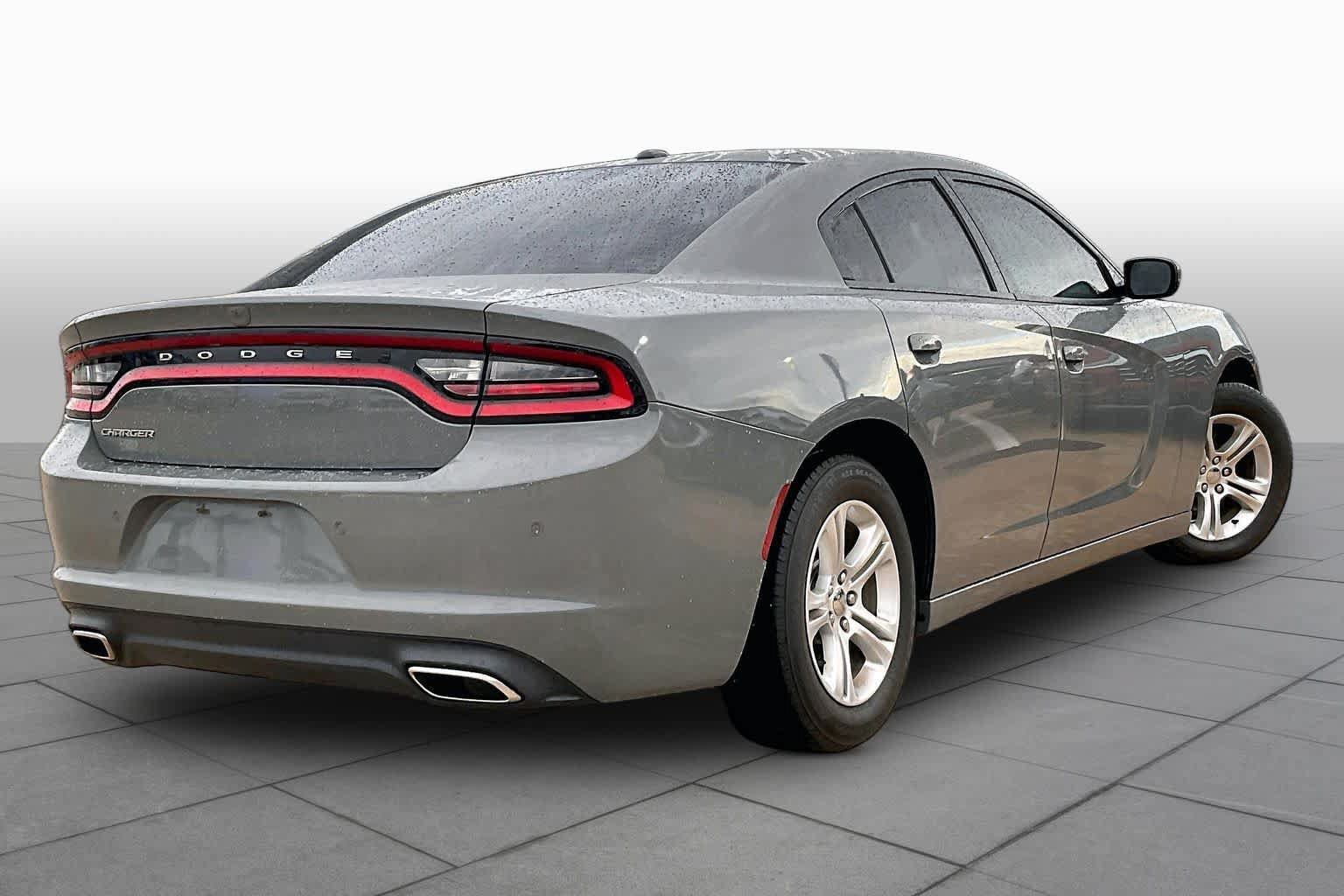 Used 2019 Dodge Charger SXT RWD image 12