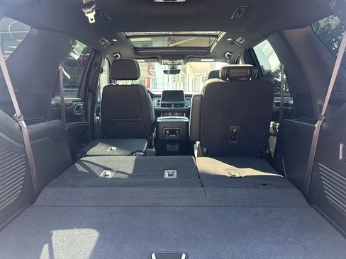 Used 2021 Chevrolet Tahoe Premier w/ Premium Package AWD/4WD image 12
