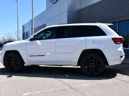 Used 2020 Jeep Grand Cherokee Altitude image 3