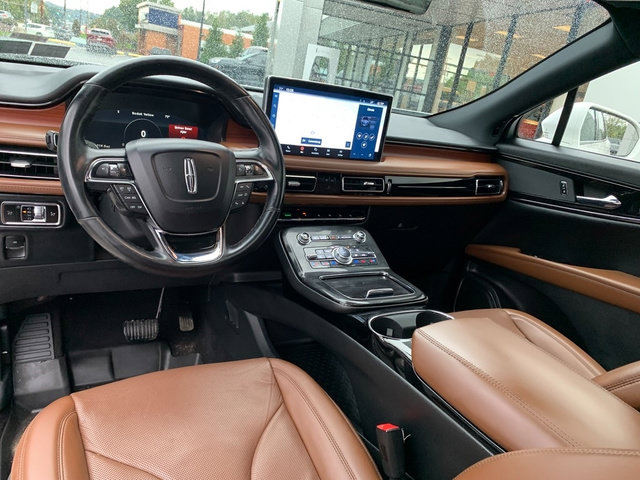Used 2023 Lincoln Nautilus Reserve AWD/4WD image 19
