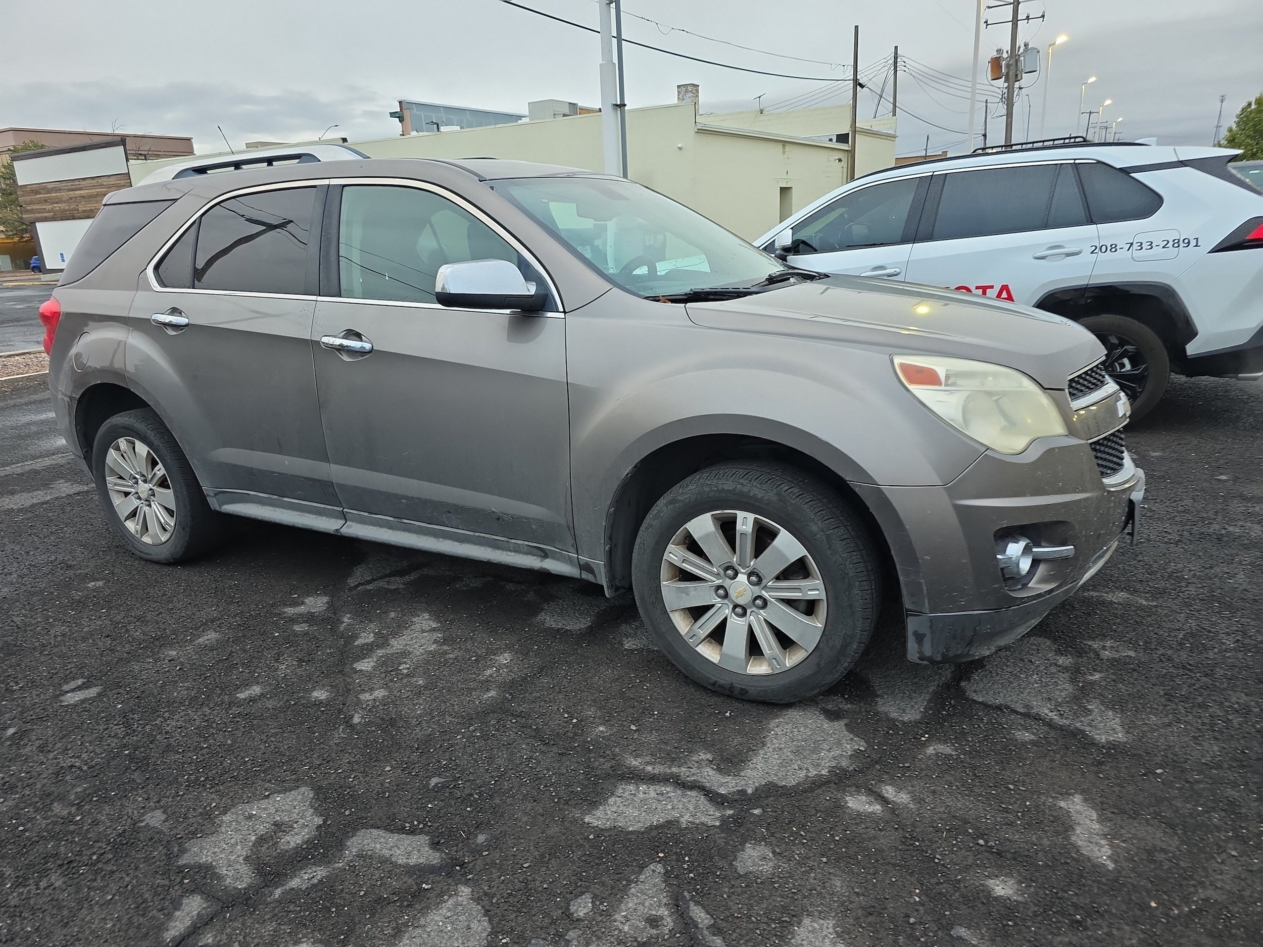 Used 2010 Chevrolet Equinox LT w/ Chrome Appearance Package AWD/4WD image 1