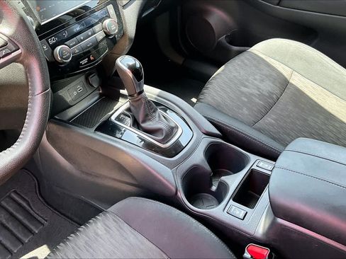 Used 2019 Nissan Rogue SV FWD image 14