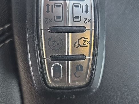 Used 2024 Chrysler Pacifica Limited FWD image 43