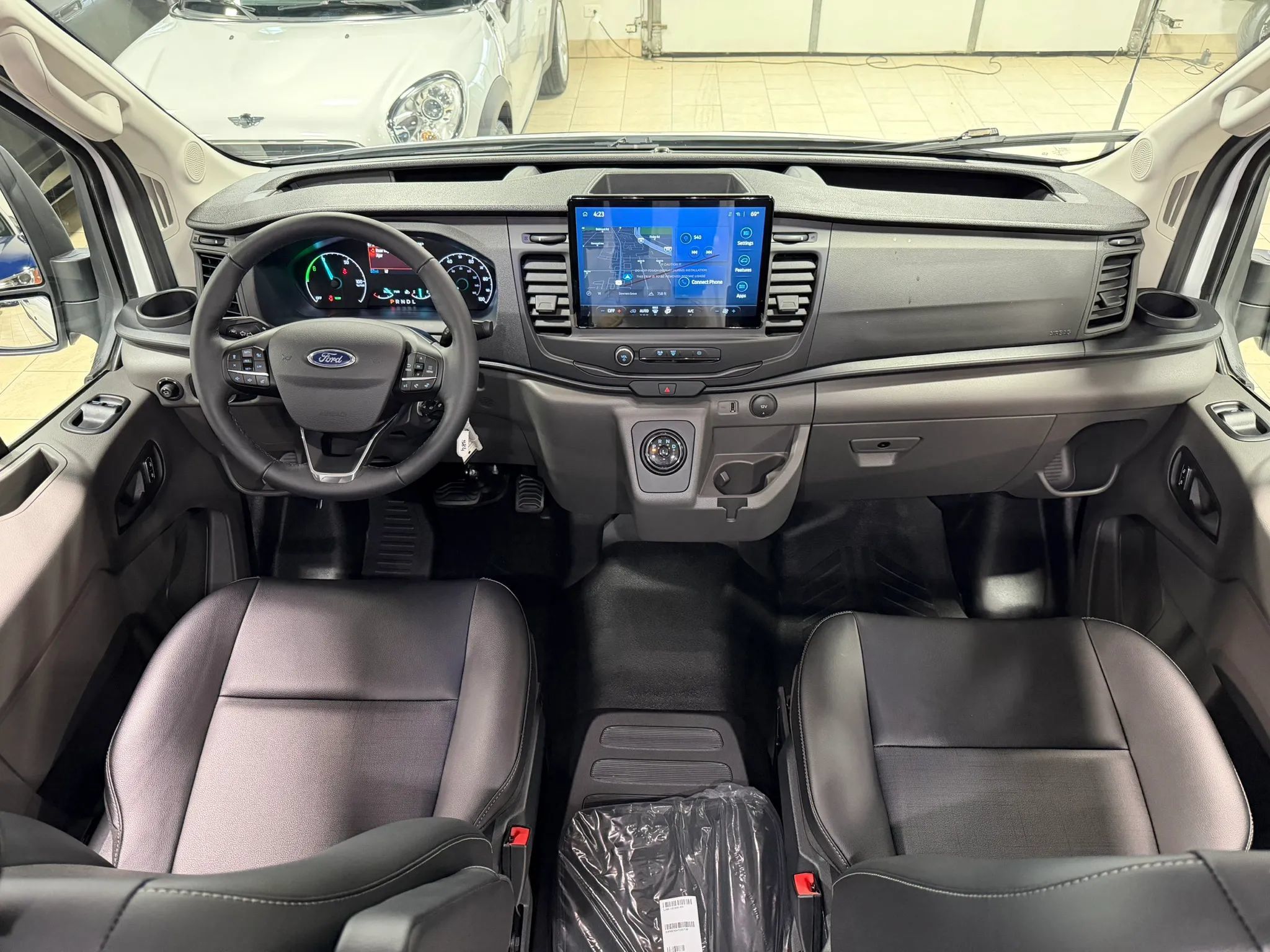 Used 2023 Ford E-Transit Medium Roof RWD image 4