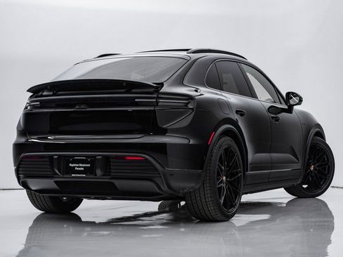 New 2026 Porsche Macan 4 Electric image 11