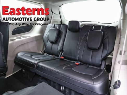 Used 2024 Chrysler Pacifica Limited FWD image 26