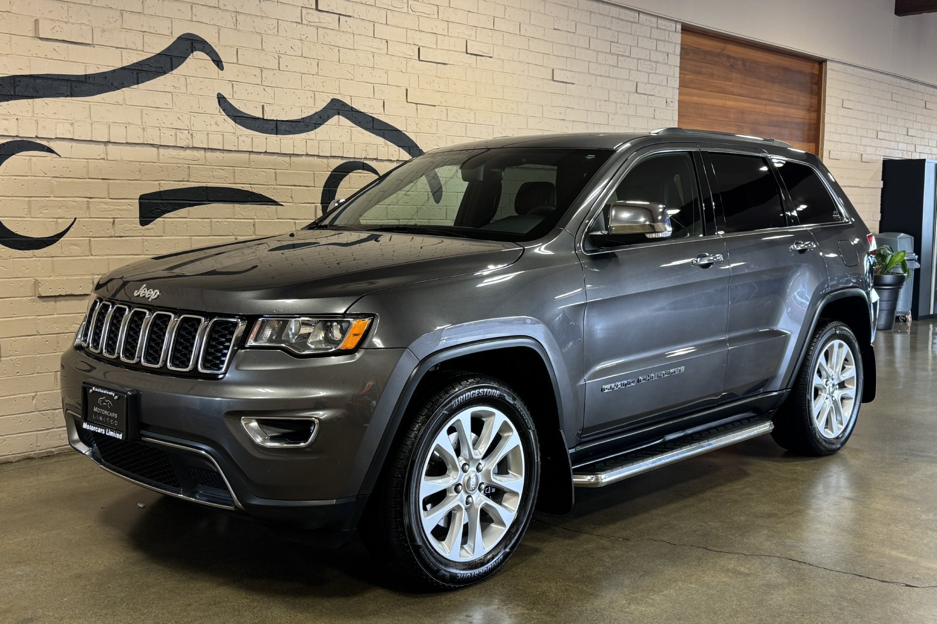 Used 2017 Jeep Grand Cherokee Limited AWD/4WD image 8