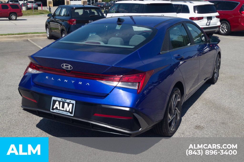 Certified 2025 Hyundai Elantra SEL FWD image 5