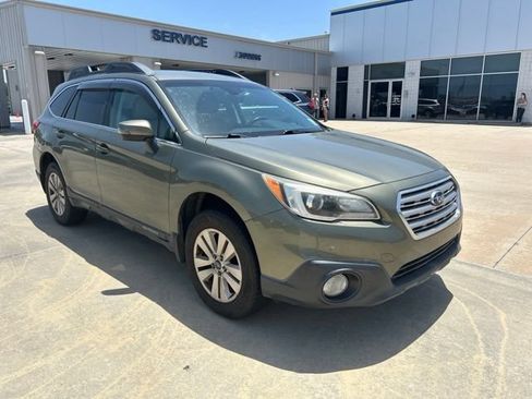 Used 2017 Subaru Outback 2.5i Premium AWD/4WD image 2