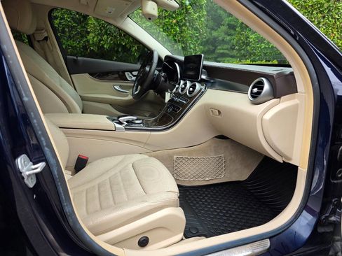 Used 2015 Mercedes-Benz C 300 4MATIC Sedan image 34