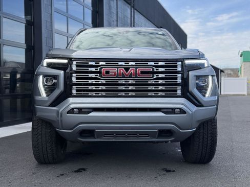 Used 2024 GMC Canyon Denali image 4